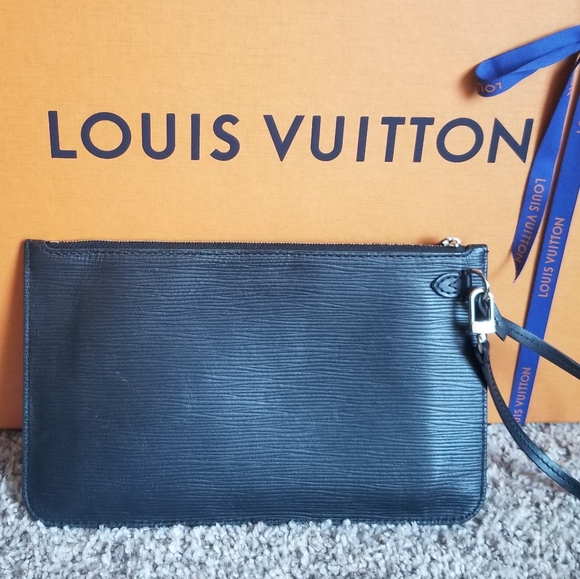 💖SOLD💖 Louis Vuitton Epi Pochette - Picture 2 of 7